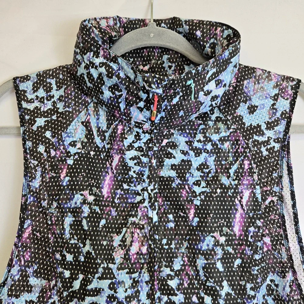 Lululemon Pack It Vest Floral Sport Tranquil Blue Multi Stow Away Hood Size 8